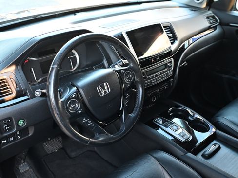 Used 2017 Honda Pilot Touring image 9