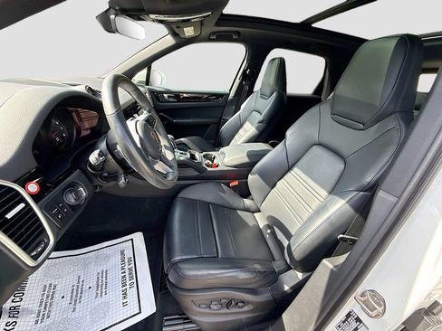 Used 2023 Porsche Cayenne AWD/4WD image 22
