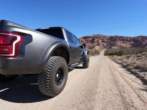 Used 2017 Ford F150 Raptor w/ Equipment Group 802A Luxury image 10
