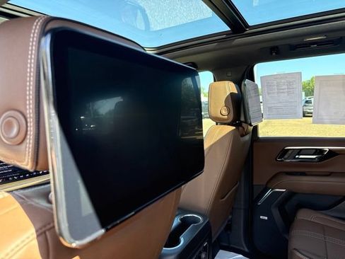 Used 2026 Chevrolet Tahoe High Country AWD/4WD image 23