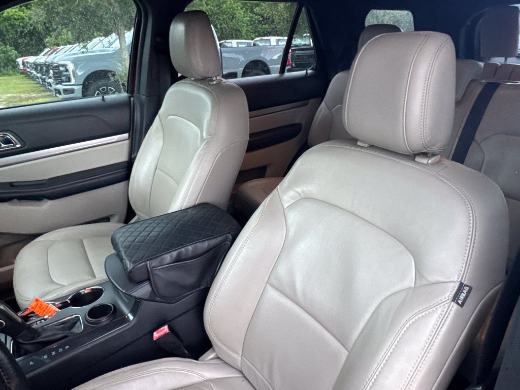 Used 2018 Ford Explorer XLT w/ Equipment Group 202A FWD image 10