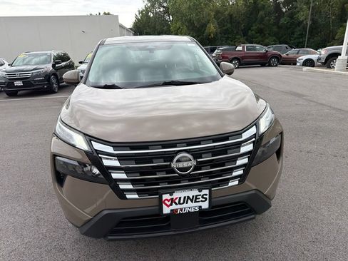 Used 2025 Nissan Rogue SV AWD/4WD image 3