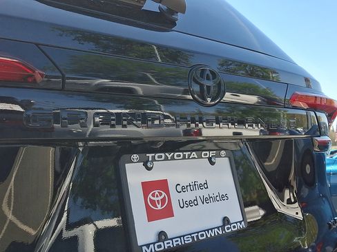 Certified 2024 Toyota Grand Highlander AWD image 31
