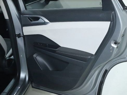 Used 2025 Volkswagen Taos SE image 32