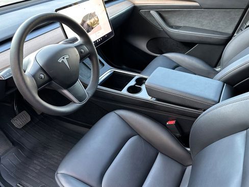 Used 2025 Tesla Model Y Long Range image 10