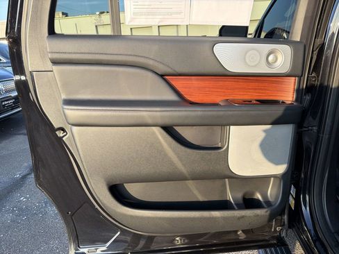 Used 2019 Lincoln Navigator L Reserve image 12