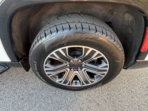 Certified 2024 Jeep Wagoneer L Series II w/ Flexible Seating Group image 13