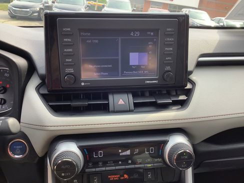 Used 2021 Toyota RAV4 XLE w/ Convenience Package image 16