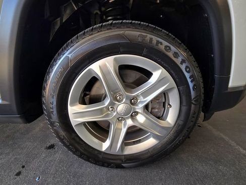 Certified 2024 Jeep Compass Latitude image 27