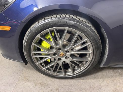 Certified 2022 Porsche Panamera 4 Platinum Edition image 11