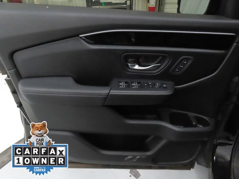 Used 2025 Honda Pilot Touring image 9