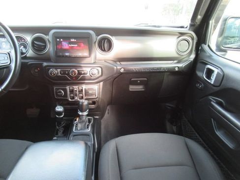 Used 2018 Jeep Wrangler Unlimited Sport S AWD/4WD image 16