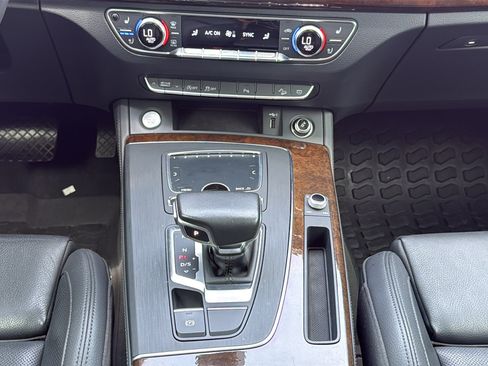 Used 2020 Audi Q5 2.0T Premium Plus AWD/4WD image 19