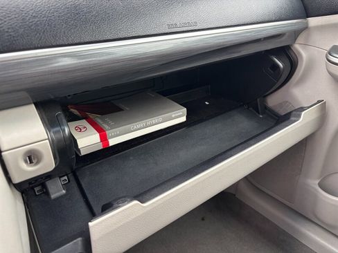 Used 2012 Toyota Camry XLE image 18