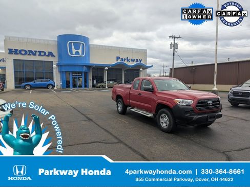 Used 2016 Toyota Tacoma SR image 1