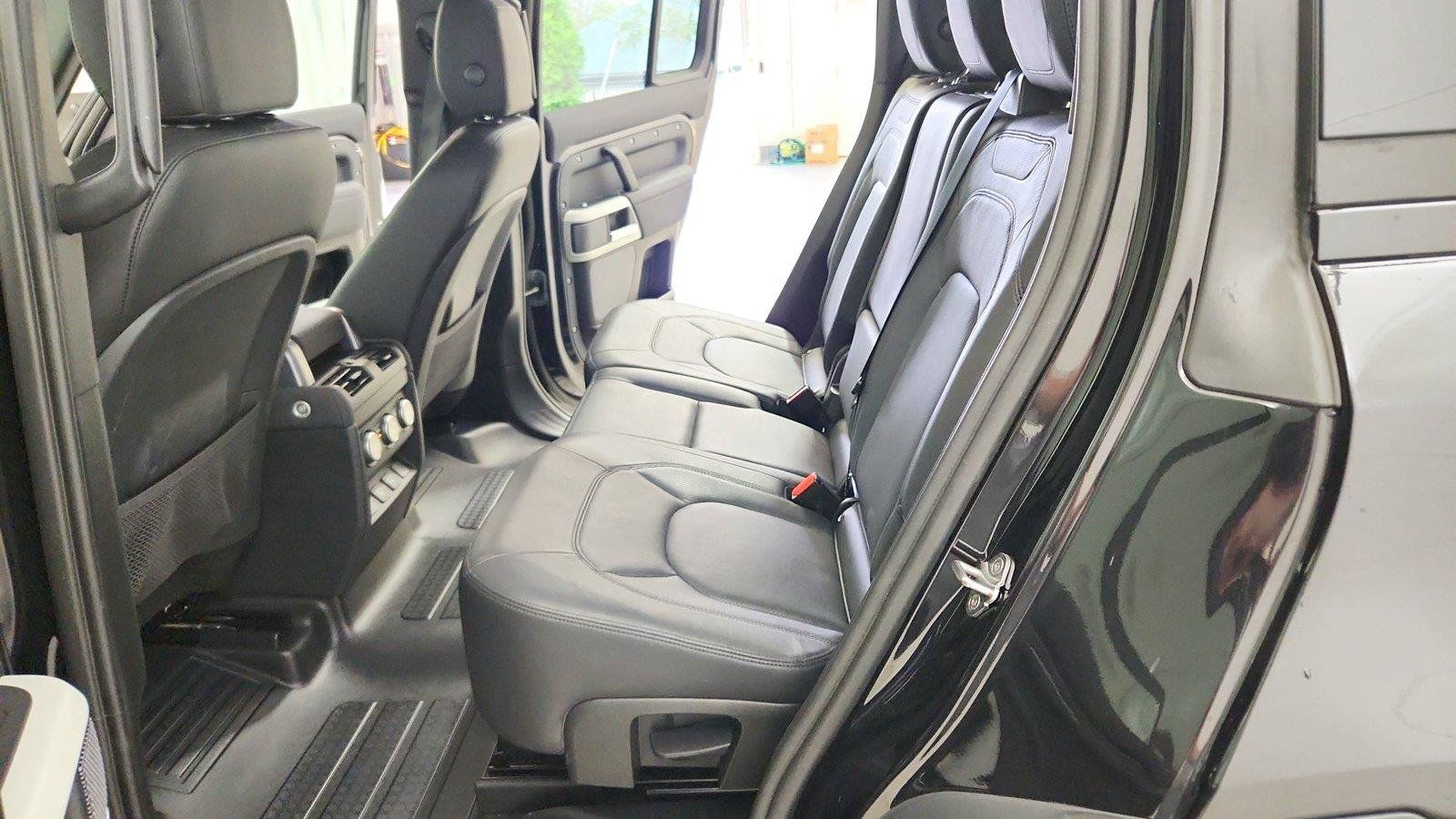 Used 2023 Land Rover Defender 110 SE AWD/4WD image 25