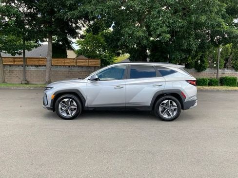Certified 2025 Hyundai Tucson SEL FWD image 2