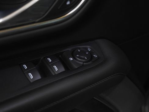 Used 2023 GMC Yukon XL SLE image 21