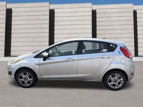 Used 2016 Ford Fiesta SE FWD image 2
