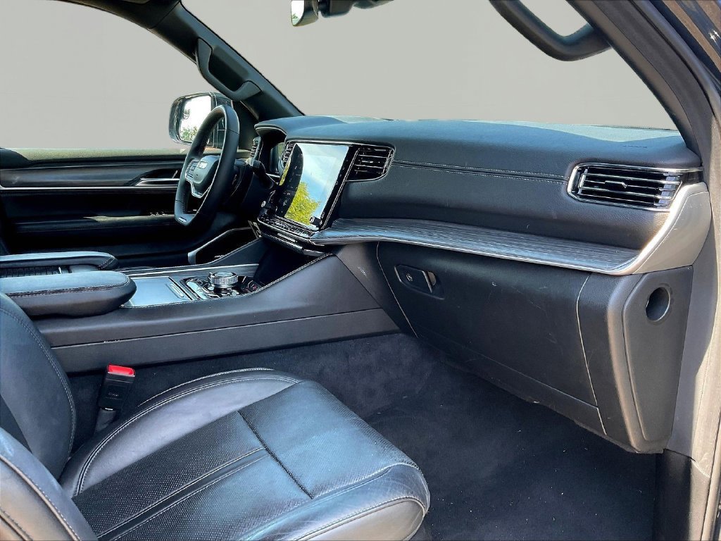 Used 2024 Jeep Wagoneer L Series III w/ Flexible Seating Group AWD/4WD image 30