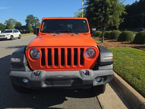 Used 2019 Jeep Wrangler Sport AWD/4WD image 3