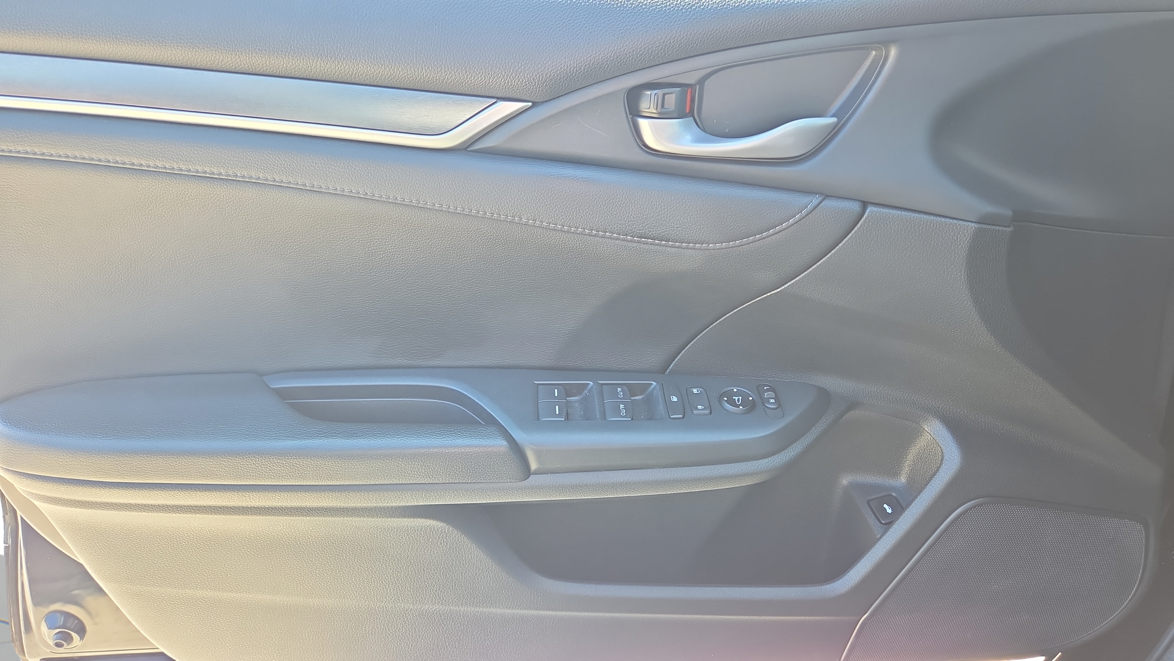 Used 2016 Honda Civic Touring image 34