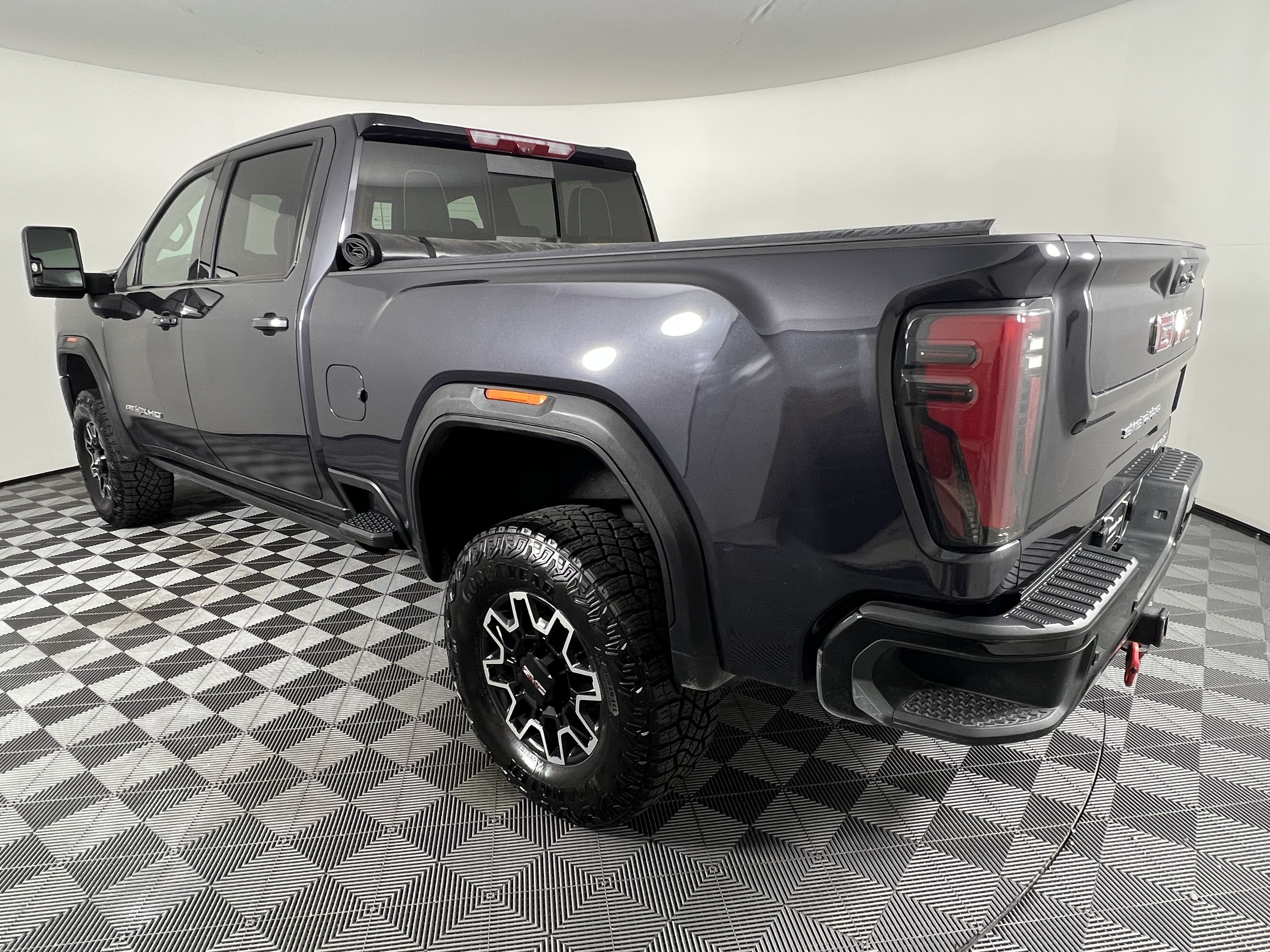 Used 2024 GMC Sierra 2500 AT4X AWD/4WD image 10