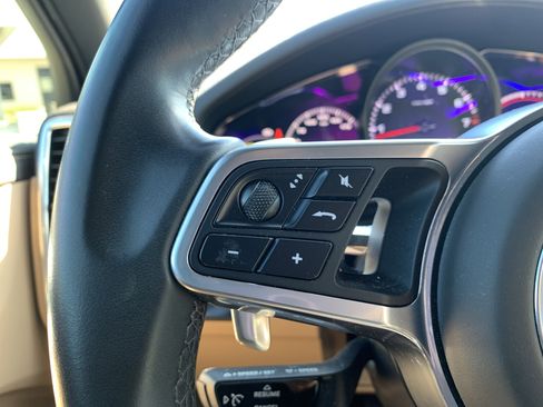 Used 2020 Porsche Cayenne image 19