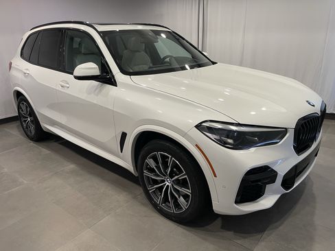 Used 2023 BMW X5 xDrive40i w/ M Sport Package AWD/4WD image 3