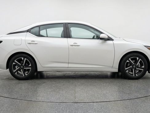 Used 2025 Nissan Sentra SV FWD image 11