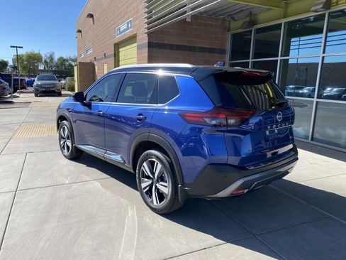 Used 2023 Nissan Rogue SL w/ SL Premium Package image 3