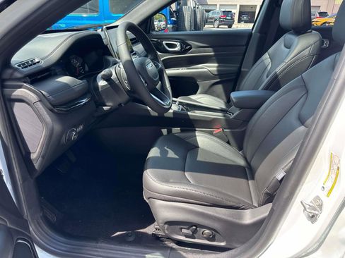 New 2025 Jeep Compass Limited w/ Sun & Sound Group image 5