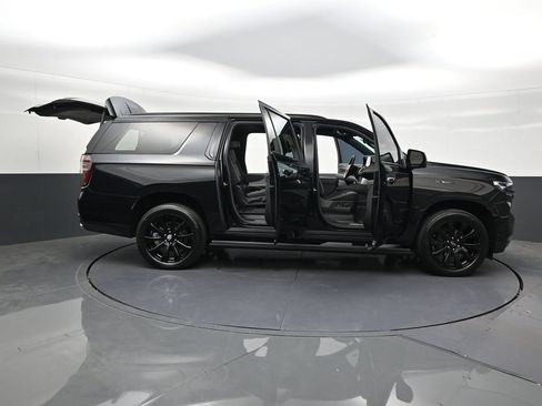 Used 2024 Chevrolet Suburban Premier w/ Premium Package RWD image 30