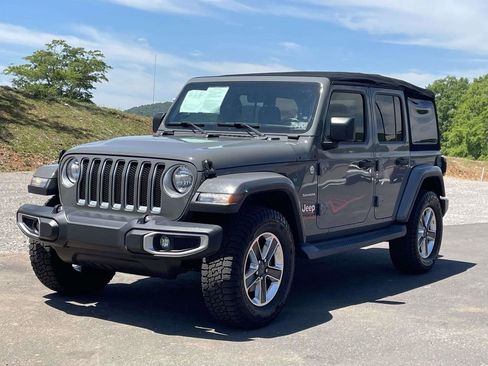 Used 2018 Jeep Wrangler Unlimited Sahara AWD/4WD image 7