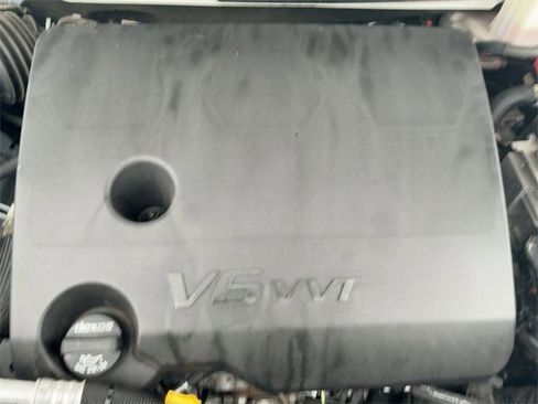 Used 2024 Buick Enclave Premium image 32