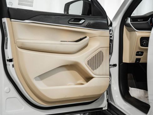 New 2025 Jeep Grand Cherokee L Limited w/ Luxury Tech Group II image 36