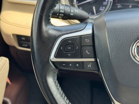 Used 2020 Toyota Highlander XLE image 49