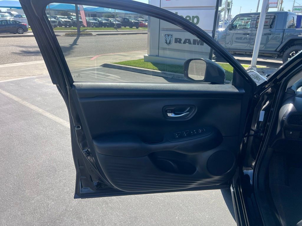 Used 2025 Honda HR-V LX image 21