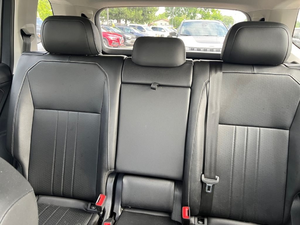 Used 2024 Volkswagen Tiguan SE FWD image 36