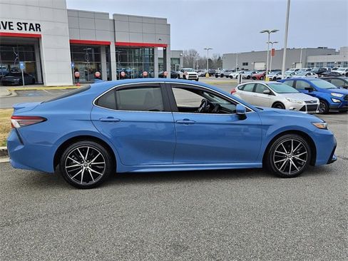 Used 2024 Toyota Camry SE image 13