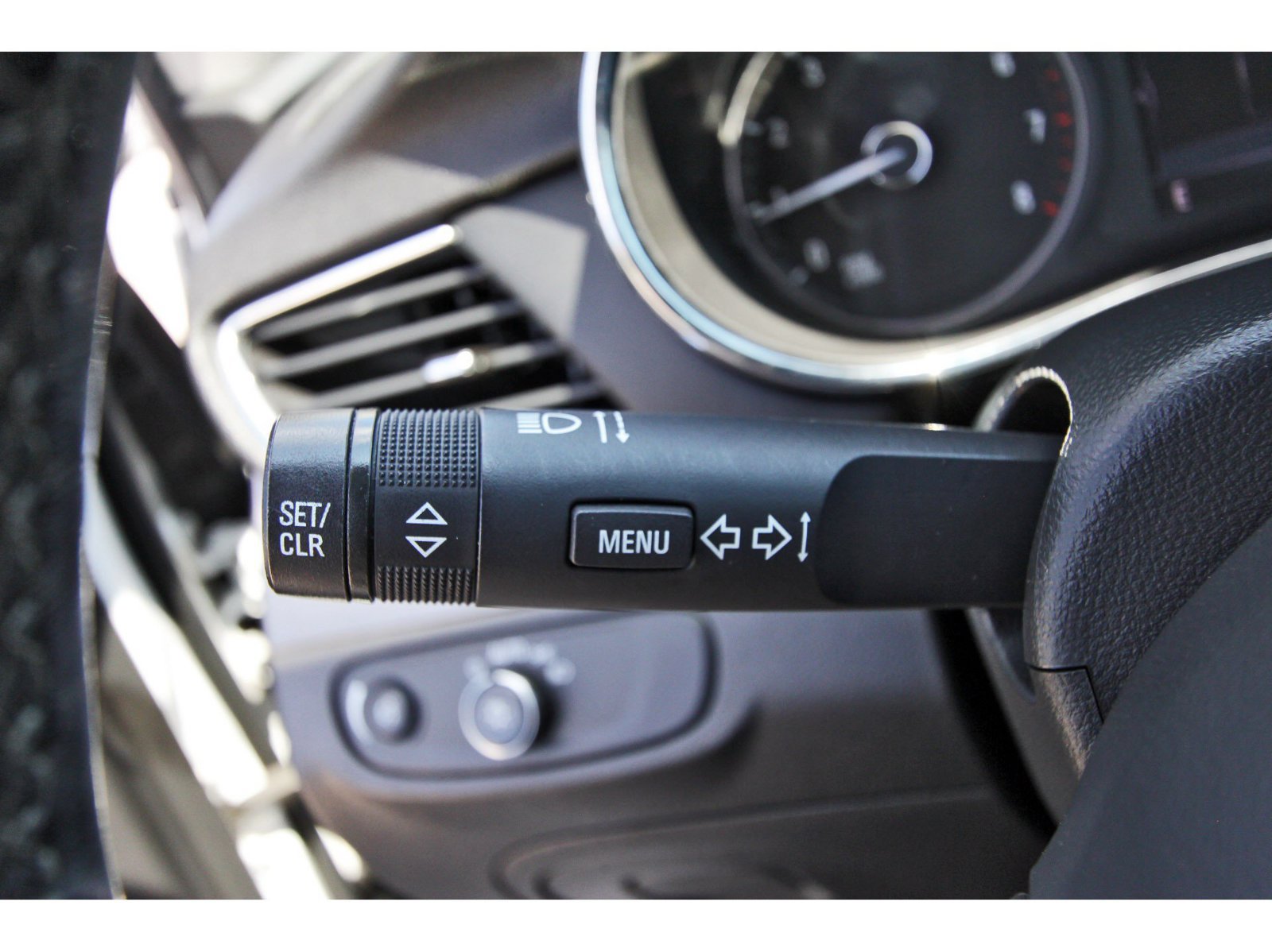 Used 2020 Buick Encore Preferred FWD image 21