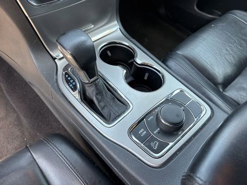 Used 2018 Jeep Grand Cherokee Limited image 13