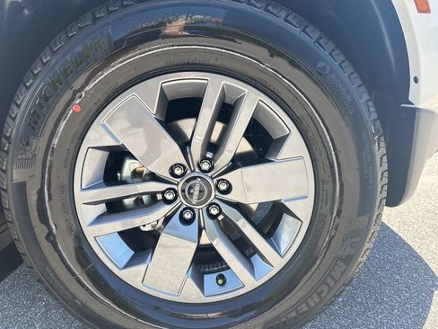 New 2026 Nissan Frontier SV w/ SV Convenience Package RWD image 9