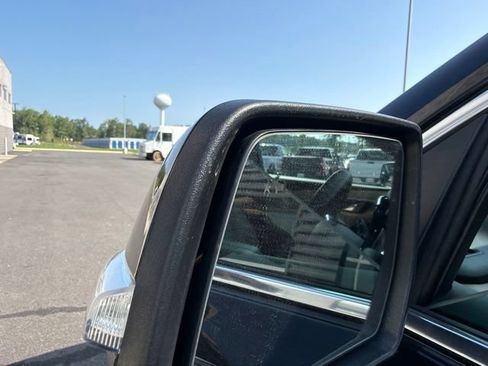 Used 2023 Chevrolet Traverse Premier AWD/4WD image 22