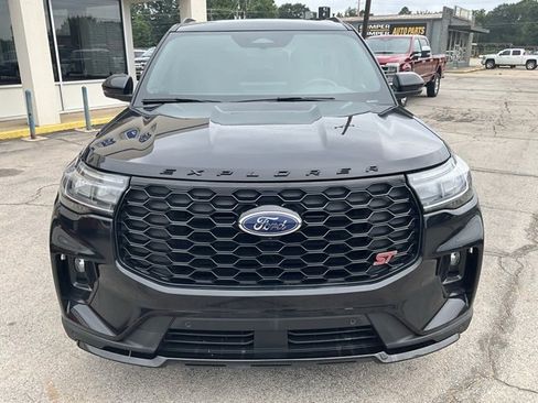 Used 2025 Ford Explorer ST image 6