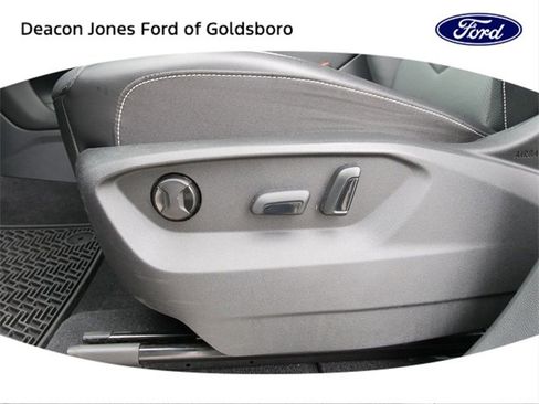 Used 2024 Volkswagen Atlas SE image 18