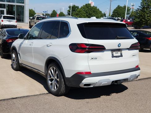 Used 2026 BMW X5 xDrive50e w/ Premium Package AWD/4WD image 3