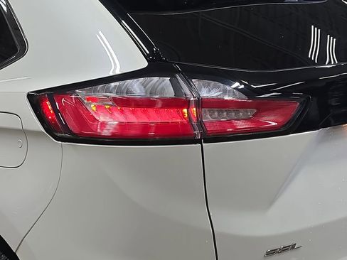 Used 2022 Ford Edge SEL image 34