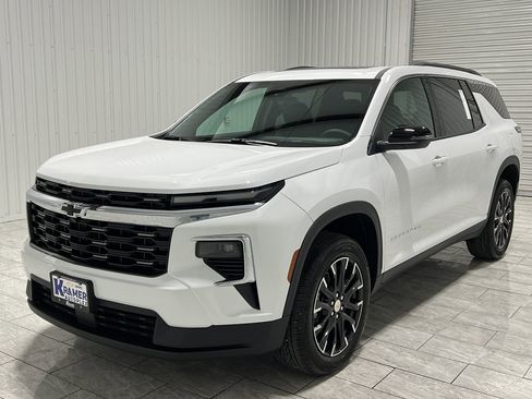 New 2026 Chevrolet Traverse LT image 1