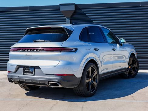 Certified 2025 Porsche Cayenne image 7